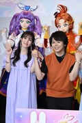 前列左から古賀葵、村瀬歩。後列左からキュアマジェスティ、キュアウィング。