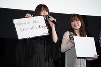 劇中の「自分確認表」にちなみ「将来の夢」を発表した上田麗奈（左）。