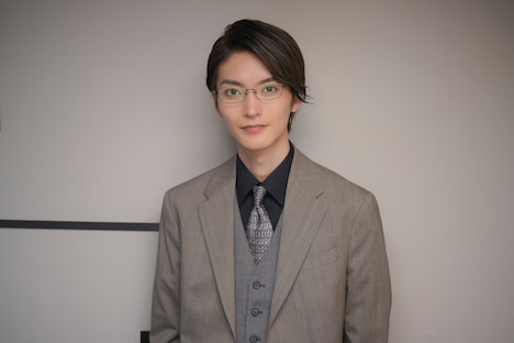 月瀬遥役の山本涼介。