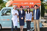 左から佐藤健、綾瀬はるか、上白石萌歌、井之脇海。
