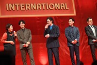 7年前の思い出話で盛り上がる様子。