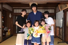 上段左から近藤華、杉野遥亮、豊嶋花。下段左から加藤叶和、宮崎莉里沙、寺田藍月。