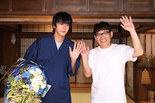 左から杉野遥亮、飯尾和樹。