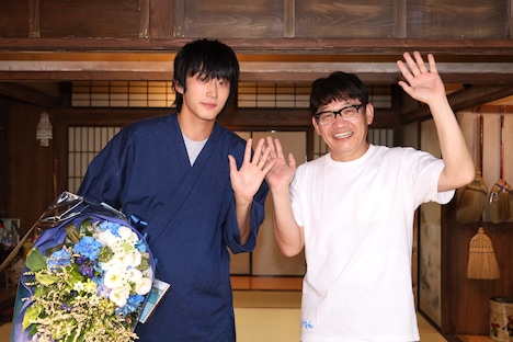 左から杉野遥亮、飯尾和樹。