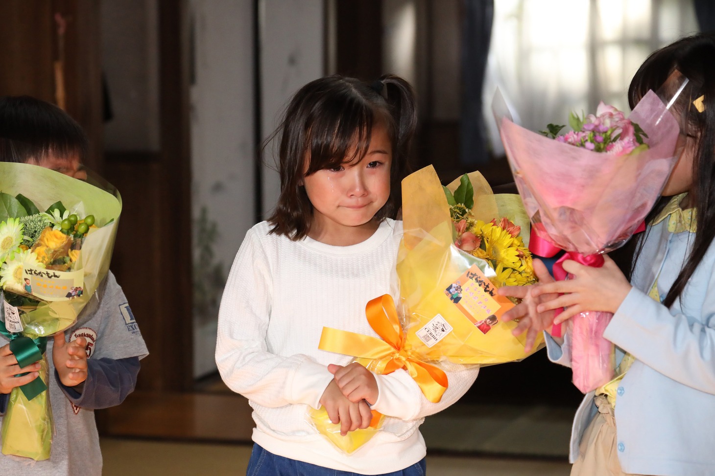 宮崎莉里沙（中央）