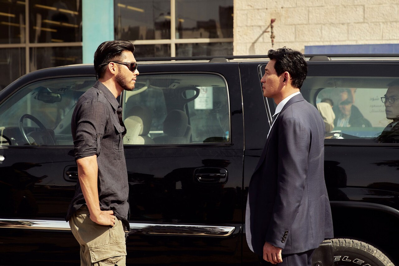 ファン・ジョンミン×ヒョンビン「極限境界線」初対面シーンが公開、大阪で衣装展示も