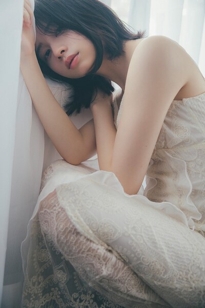 桜田ひより2nd写真集より。（撮影 / 東 京祐）