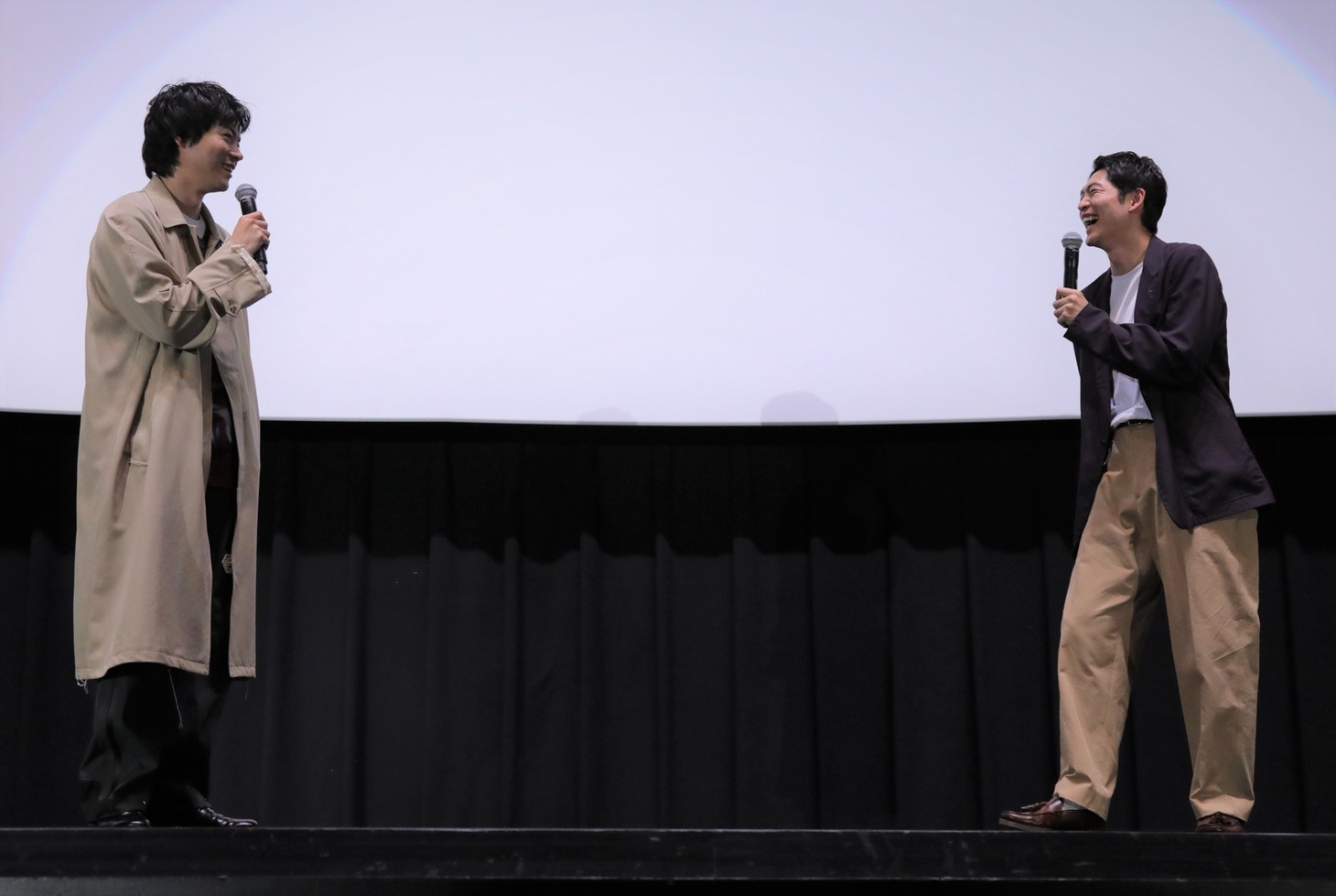 左から菅田将暉、松下洸平。