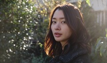 成田結美演じるマリ。