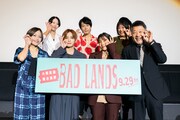「BAD LANDS バッド・ランズ」大阪凱旋舞台挨拶の様子。