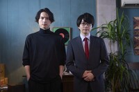 左から松村北斗、西畑大吾。