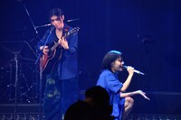 左から村上虹郎、アイナ・ジ・エンド（Kyrie）。