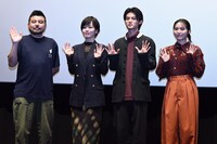 「リゾートバイト」完成披露上映会舞台挨拶の様子。