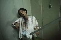 思いのほか素早い“磯村ゾンビ”。