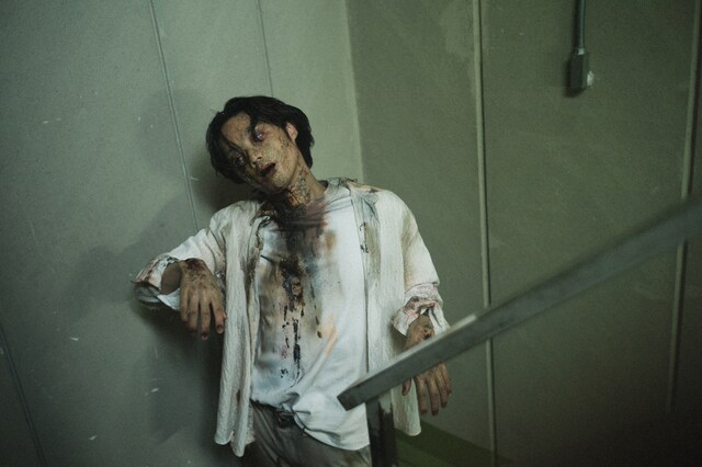 思いのほか素早い“磯村ゾンビ”。