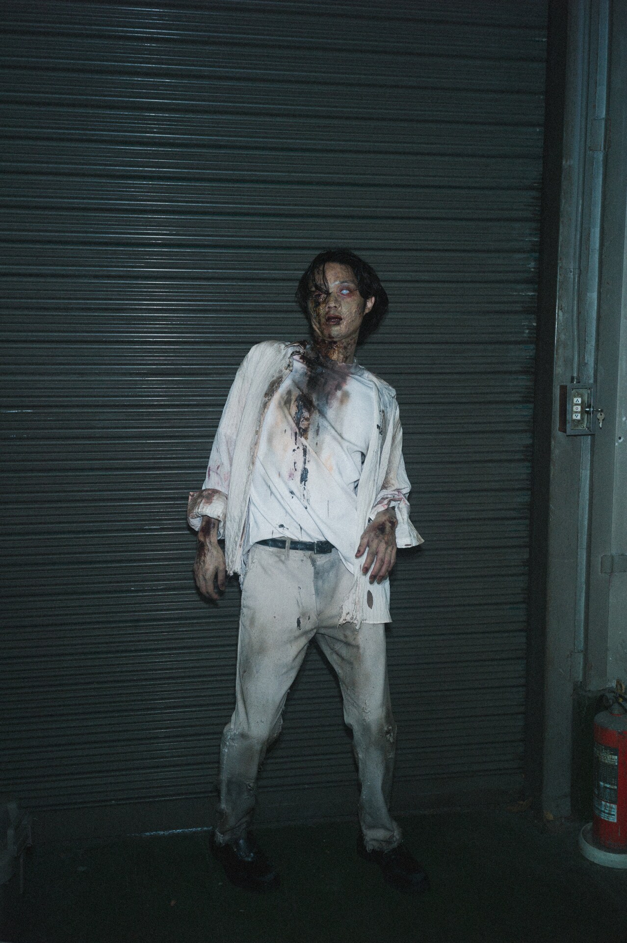 立っていたのは“磯村ゾンビ”。