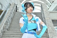 進藤あまね扮するスマートレディ。