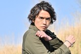 村上幸平扮する草加雅人。