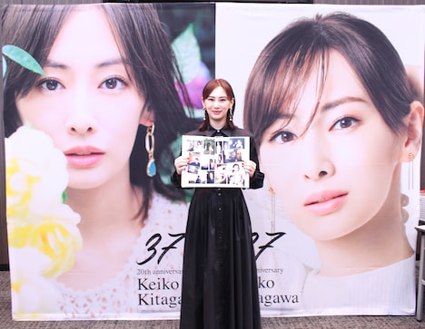 写真集「『37』20th anniversary」のお渡し会に参加した北川景子。