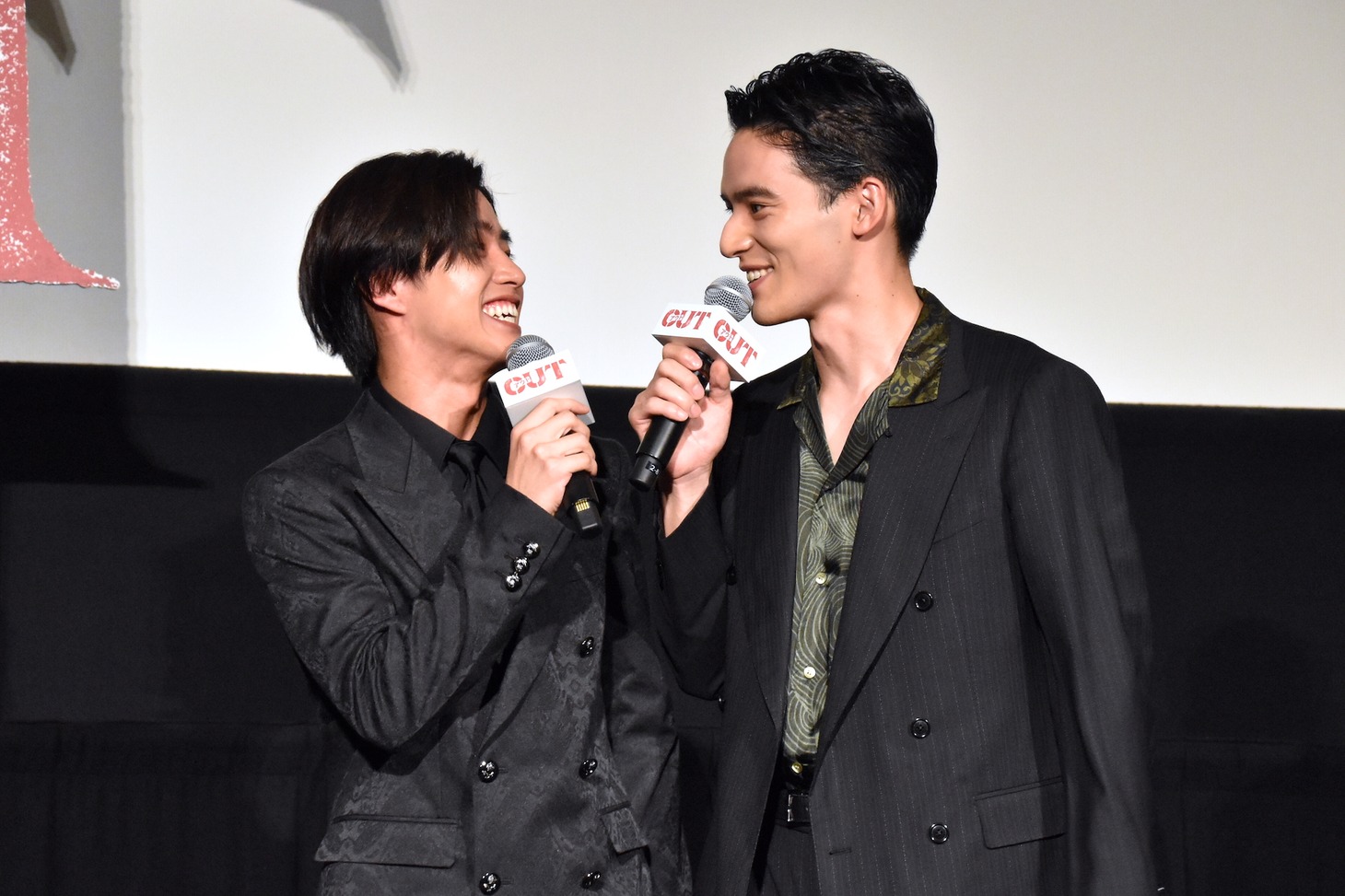 左から醍醐虎汰朗、水上恒司。