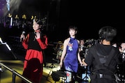 唐田えりか(左)、剛力彩芽(右)。