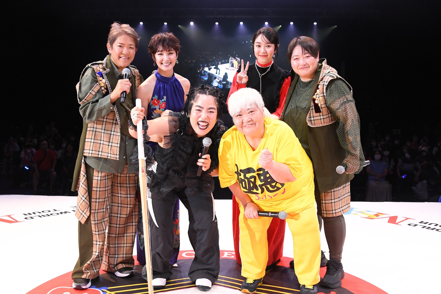 上段左からライオネス飛鳥、剛力彩芽、唐田えりか、長与千種。下段左からゆりやんレトリィバァ、ダンプ松本。