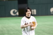 始球式に登場した神木隆之介。