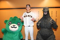 秋広優人（中央）