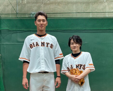 左から秋広優人、神木隆之介。