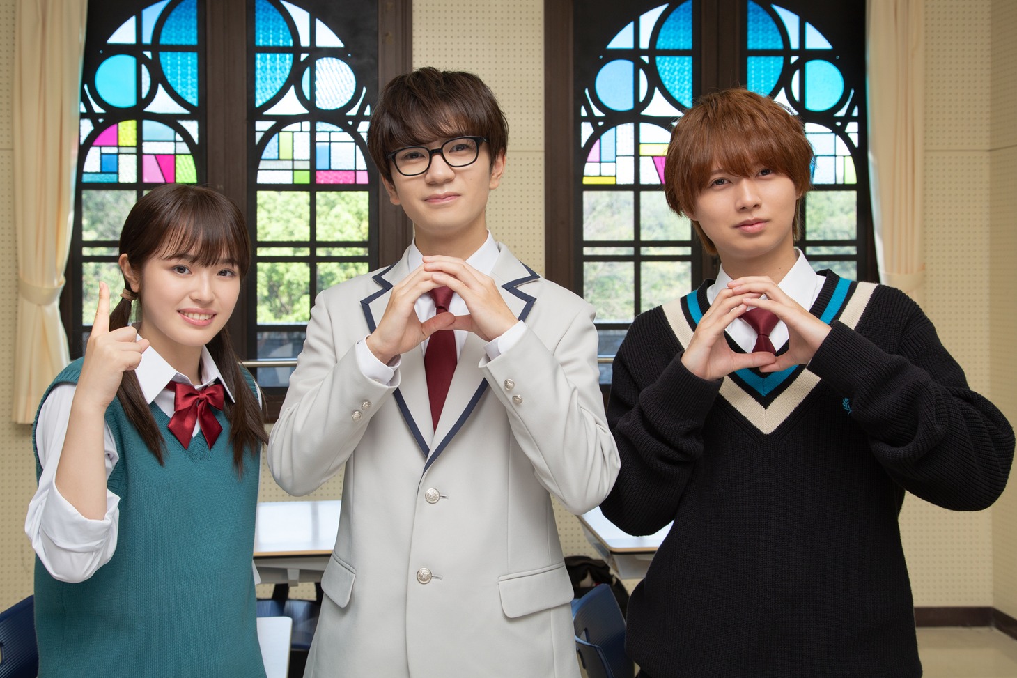 左から豊嶋花、HiHi Jetsの高橋優斗、井上瑞稀。(c)右腹／集英社・NTV・J Storm
