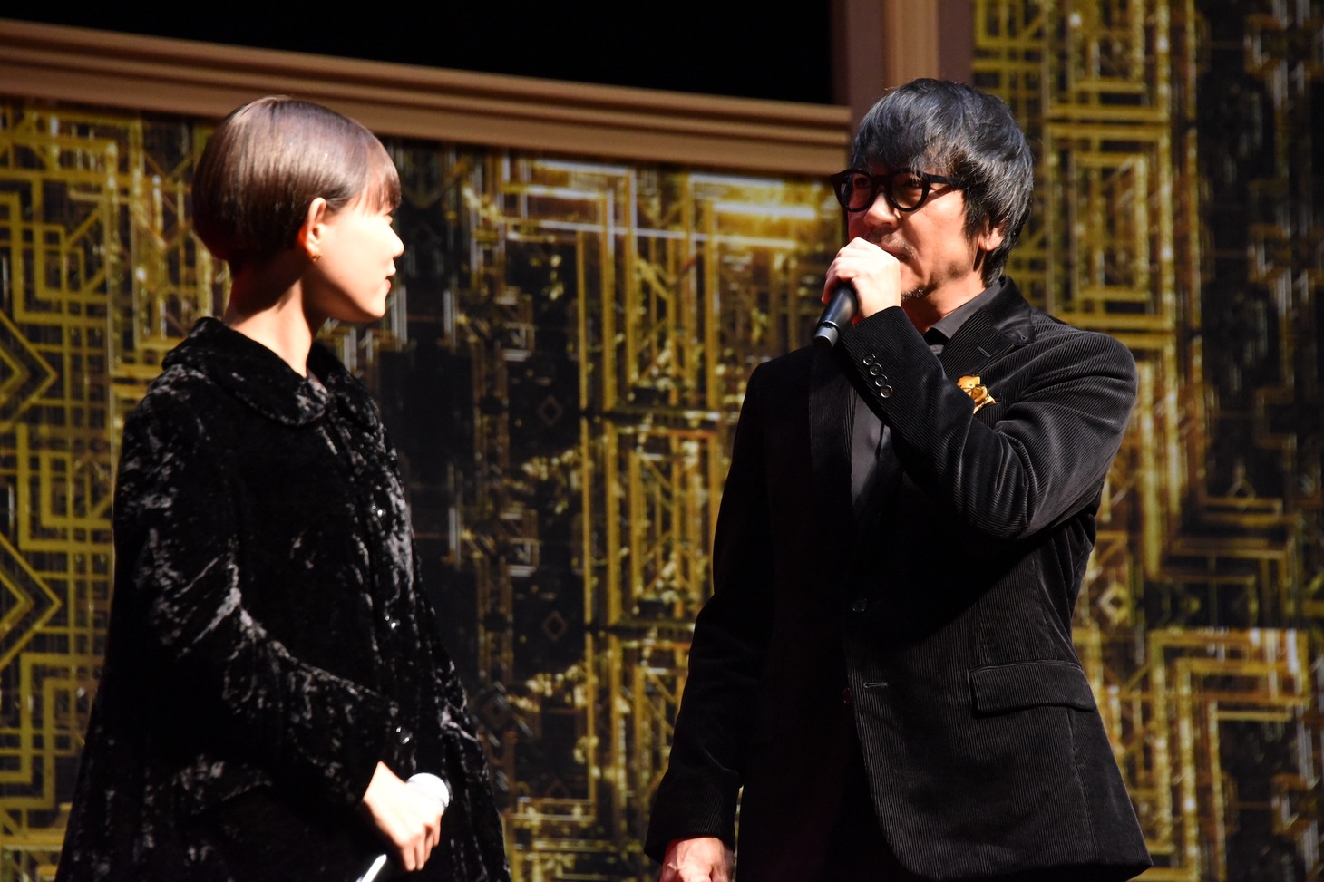 左から杉咲花、大森南朋。