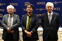 第36回東京国際映画祭記者会見の様子。左から市山尚三、城定秀夫、安藤裕康。