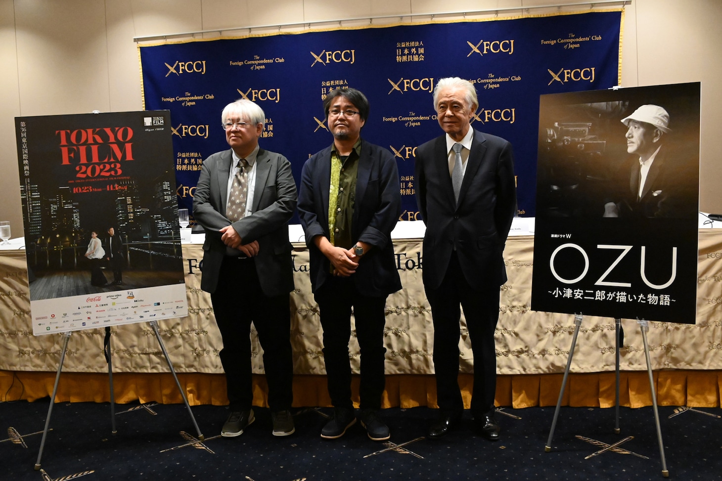 第36回東京国際映画祭記者会見の様子。左から市山尚三、城定秀夫、安藤裕康。