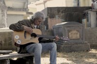 「墓場にて唄う」場面写真