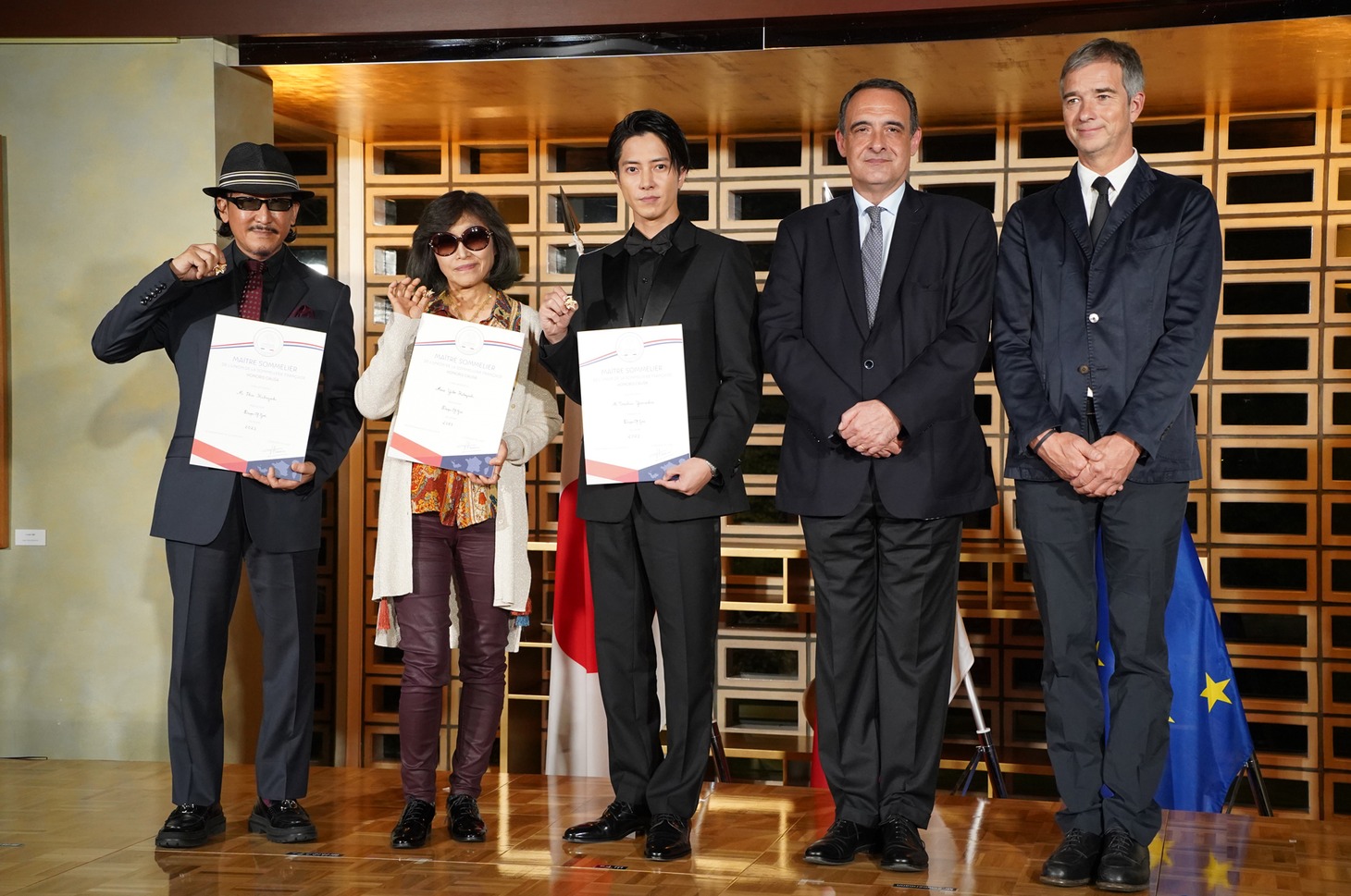 左から樹林伸、樹林ゆう子、山下智久、フィリップ・セトン、クラウス・ジマーマン。