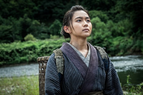 「山女」より、山田杏奈。(c)YAMAONNA FILM COMMITTEE
