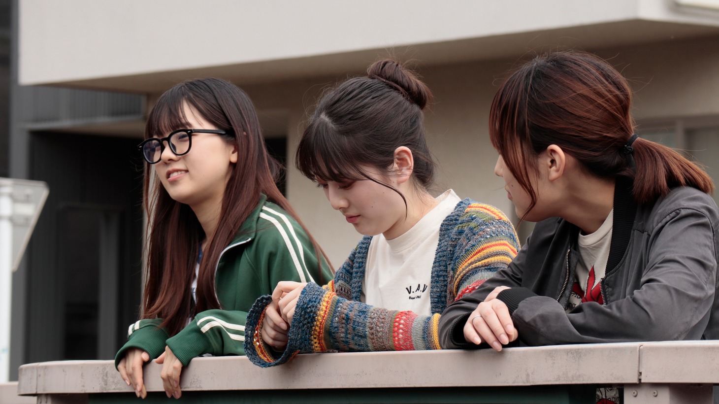 「痛い街で」場面写真