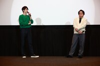 大阪キャンペーンにて、左から岡田将生、水田伸生。