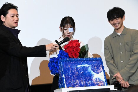 左から井浦新、真木よう子、永山瑛太。