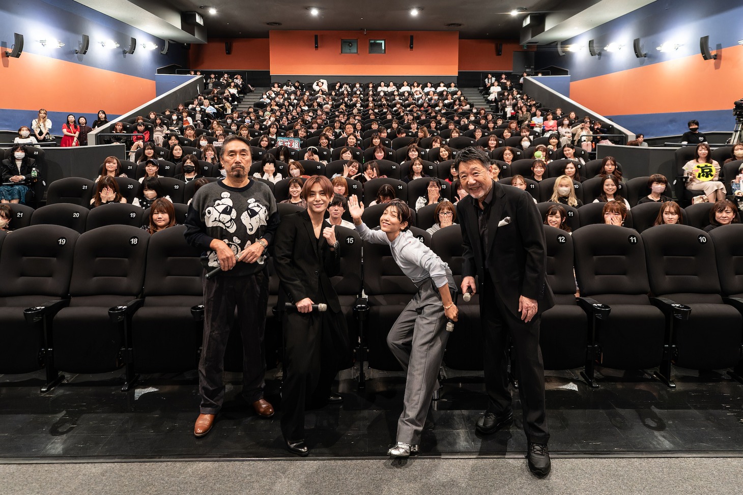 「BAD LANDS バッド・ランズ」公開記念舞台挨拶 in 大阪の様子。