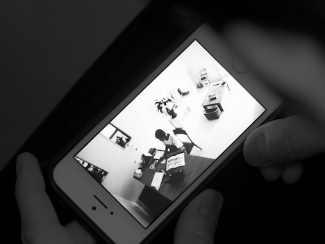 「ホゾを咬む」場面写真