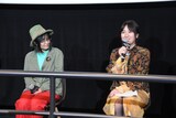 左から石井百合子、岡田麿里。