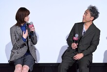 平手友梨奈（左）の質問により、早弁がバレていたことに驚くムロツヨシ（右）。