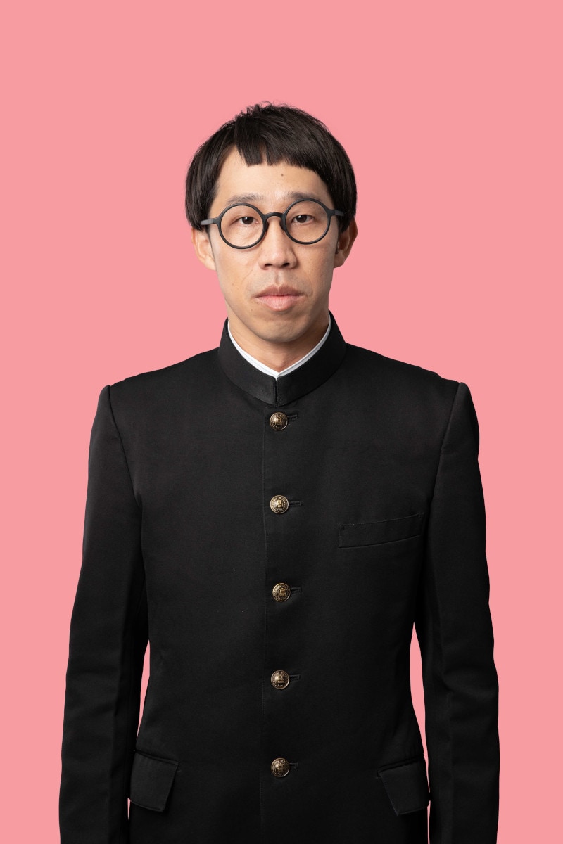 亀岡忍を演じるひょっこりはん。