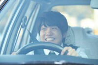 「女優は泣かない」より、上川周作。