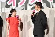 互いの印象を伝え合う松岡茉優（左）、窪田正孝（右）。