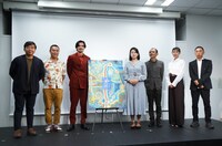 「第1回 Cinema at Sea - 沖縄環太平洋国際フィルムフェスティバル」記者会見の様子。左から黄インイク、砂入博史、尚玄、東盛あいか、越川道夫、河野知美、上原輝樹。