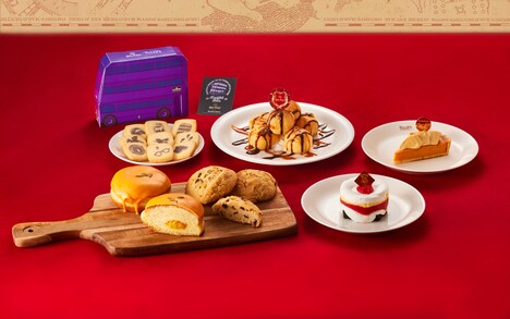 左上から時計周りに、ハリー・ポッター ナイトバスクッキー（税込880円）、ホグワーツ プロフィットロール（税込655円）、ホグワーツ ハロウィン パンプキンタルト（税込555円）、ホグワーツ クリスマス ベリートライフルケーキ（税込595円）、ハグリッド ロックケーキ（税込380円）、パンプキンクリームパフ（税込400円）。