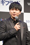 「よく見ると奥二重なんだね」と高橋克典に言われ、目元にぐっと力を入れる増田貴久。