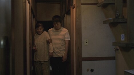 「曖昧な楽園」場面写真